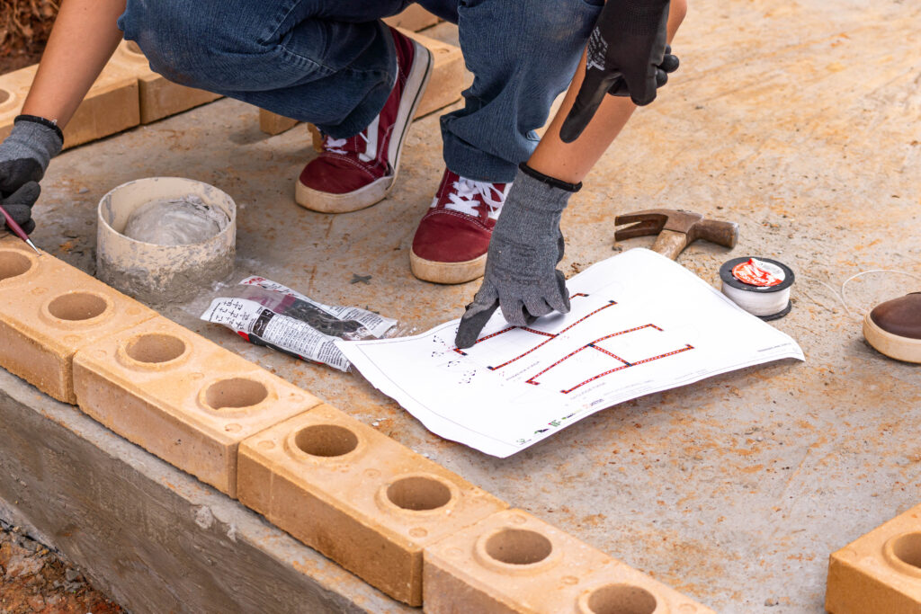 Curso Prático de Tijolo Ecológico - Primeira Fiada